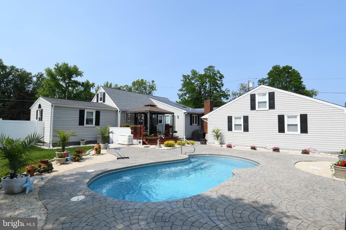 Property Photo:  4 Albert Avenue  NJ 08505 