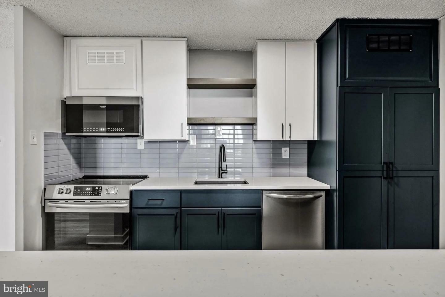 Property Photo: 1500 Locust Street 1B-1715 PA 19102