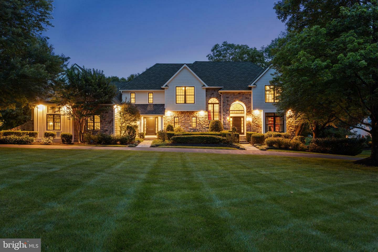 Property Photo: 7 Weatherfield Drive PA 18940