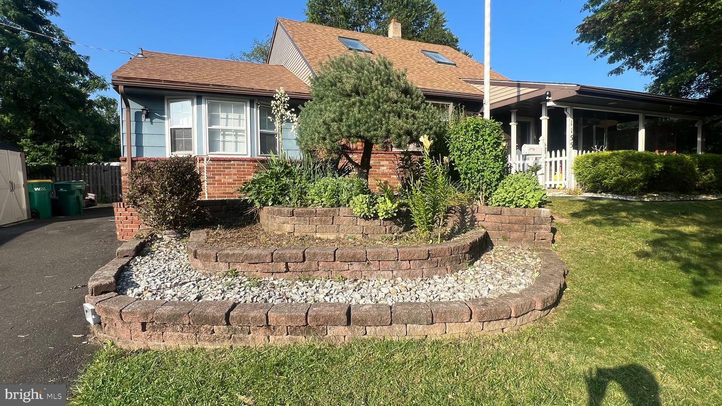 Property Photo: 1155 Regina Avenue PA 19020