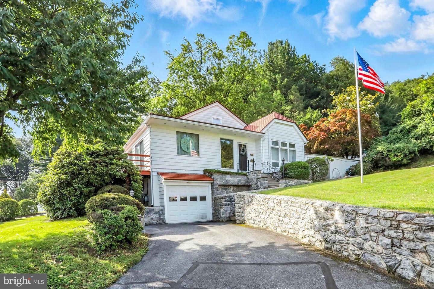 Property Photo: 301 Chestnut Street PA 19607