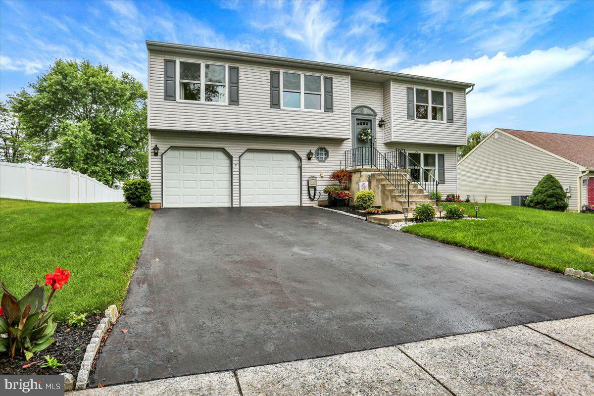 Property Photo:  6 Dogwood Drive  PA 19565 