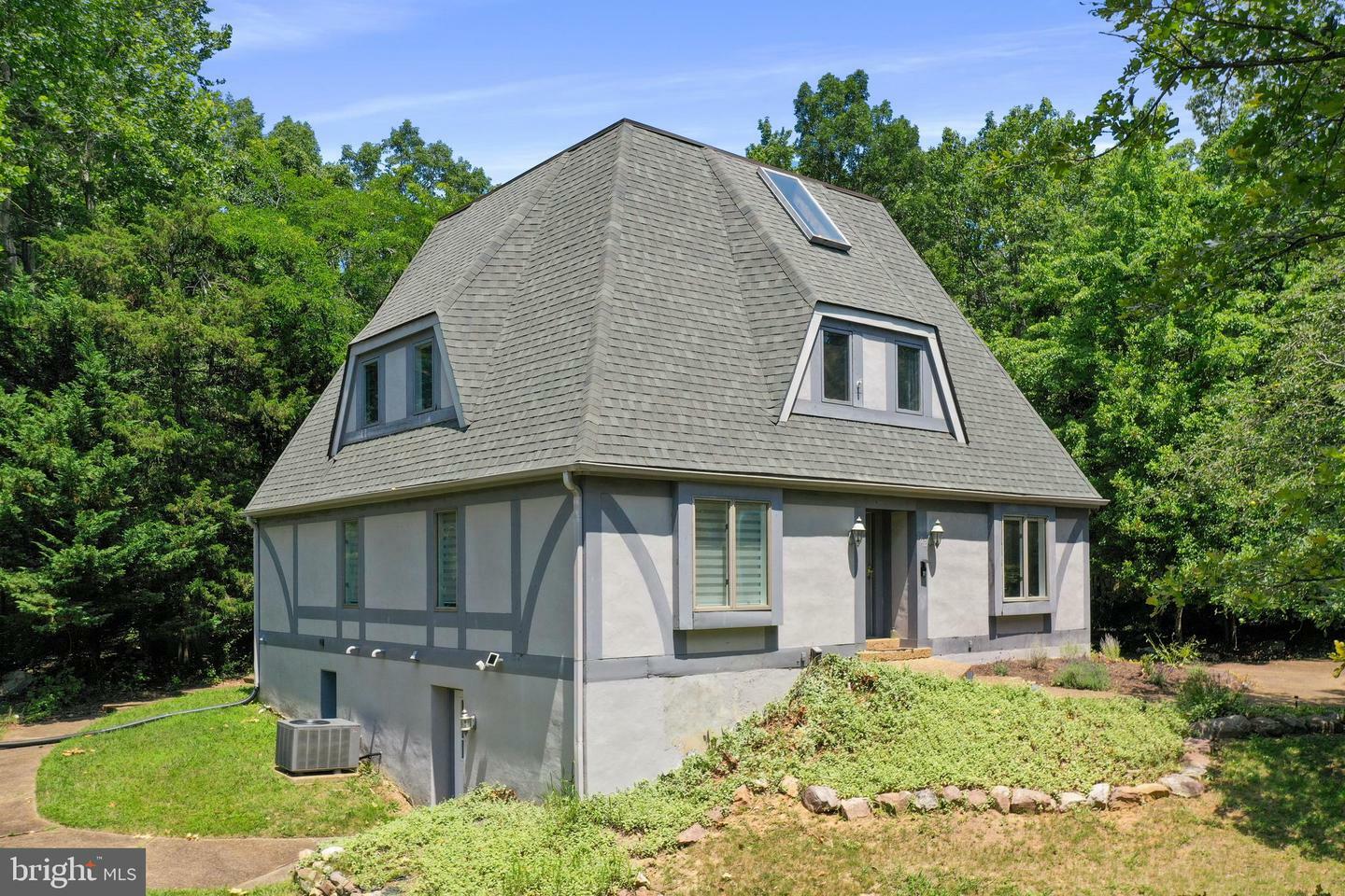 Property Photo: 162 Hartman Court VA 22840