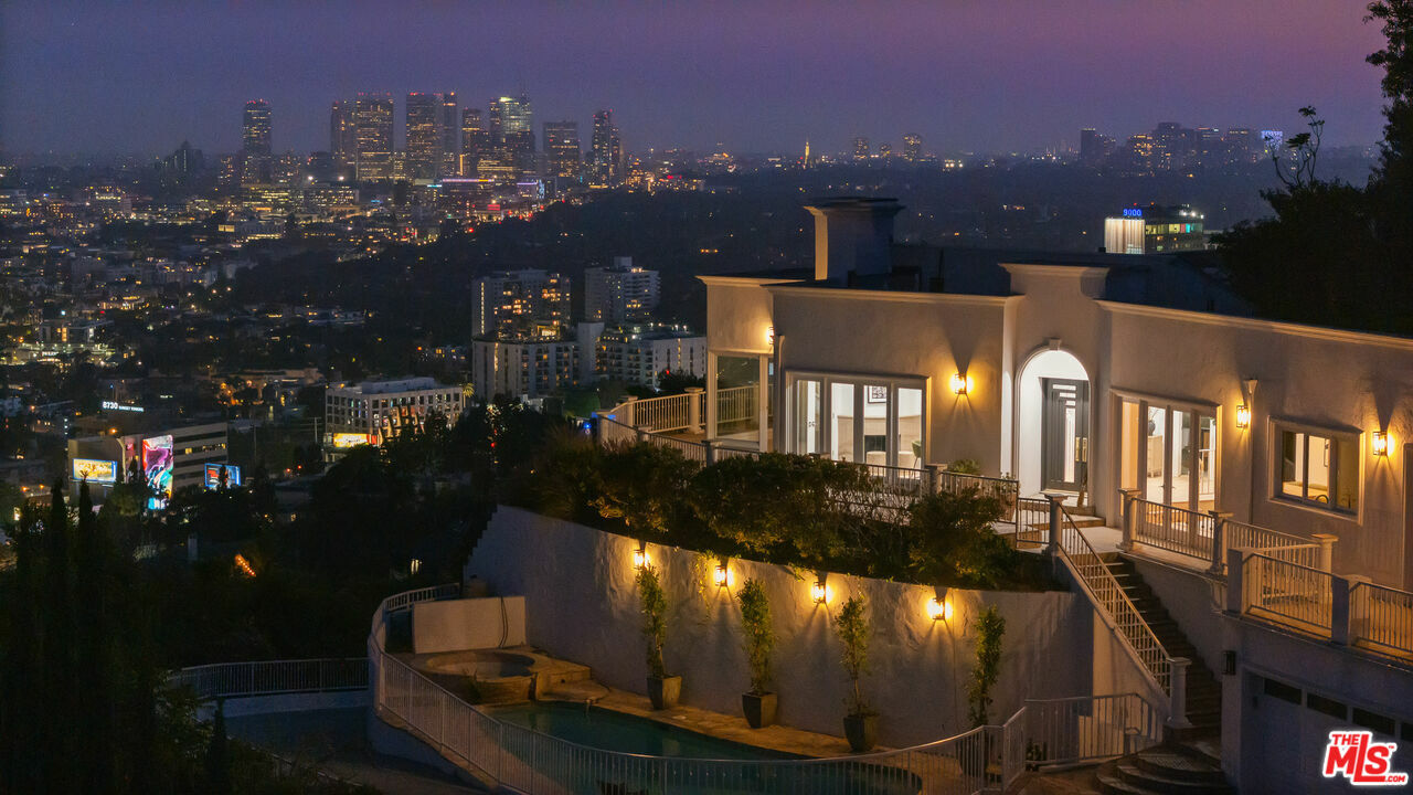 Property Photo:  8527 Hedges Way  CA 90069 