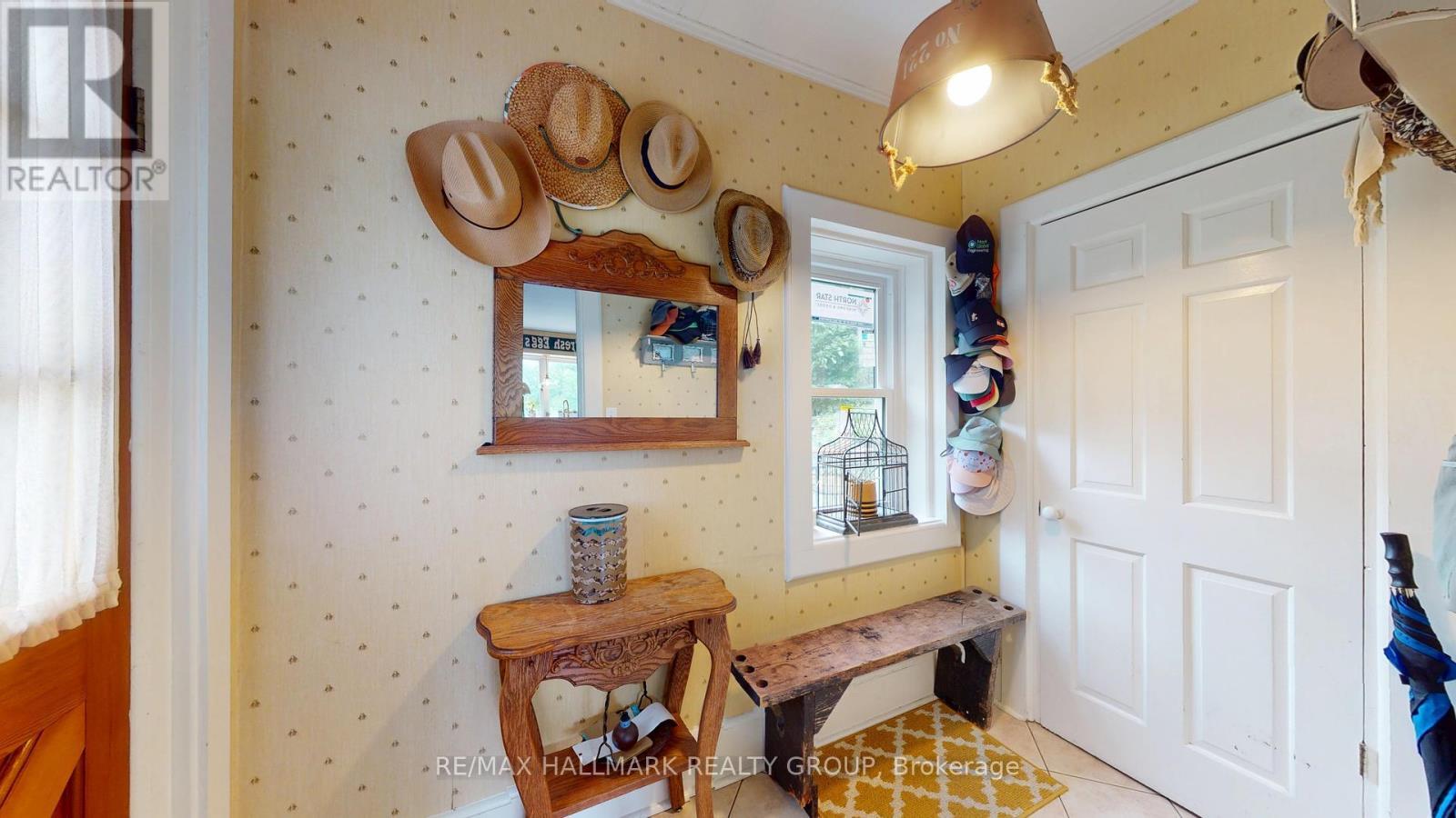 Property Photo: 109 Quabbin Road West ON K0E 1R0