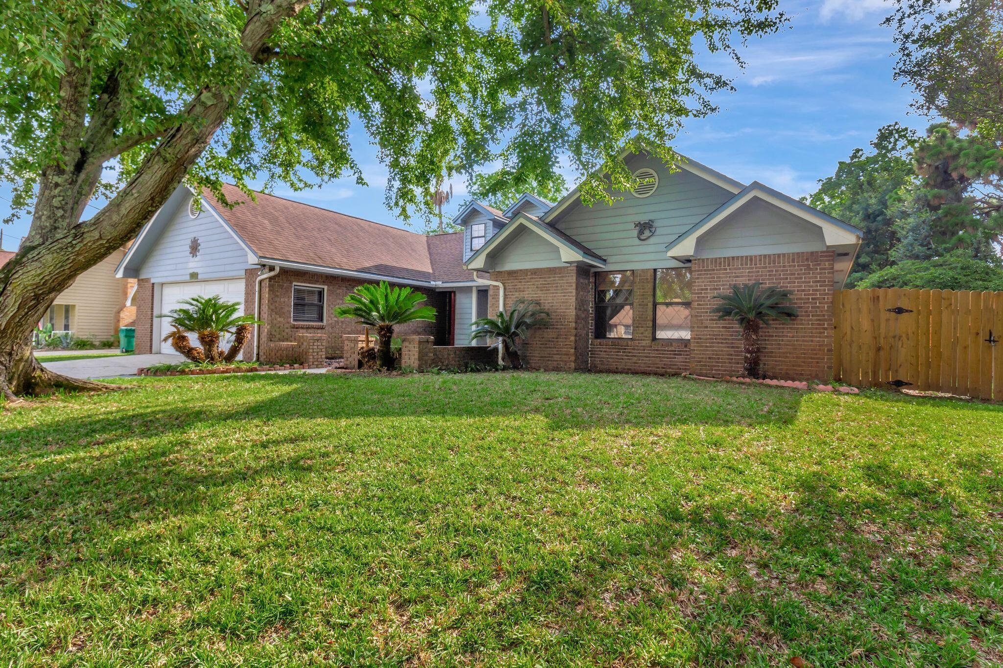 Property Photo: 1013 Quail Hollow Drive FL 32569