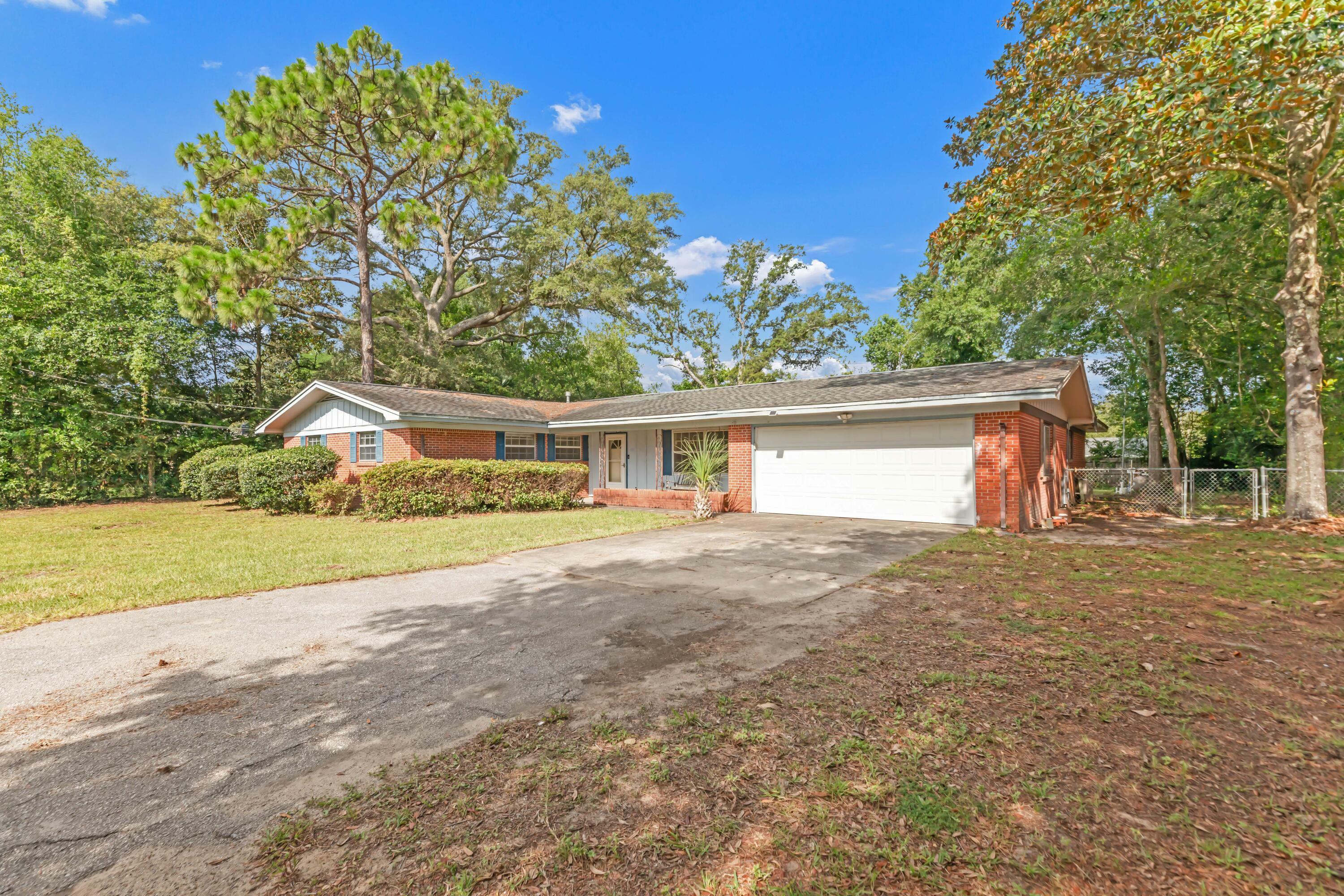 Property Photo: 19 Bayview Drive FL 32579