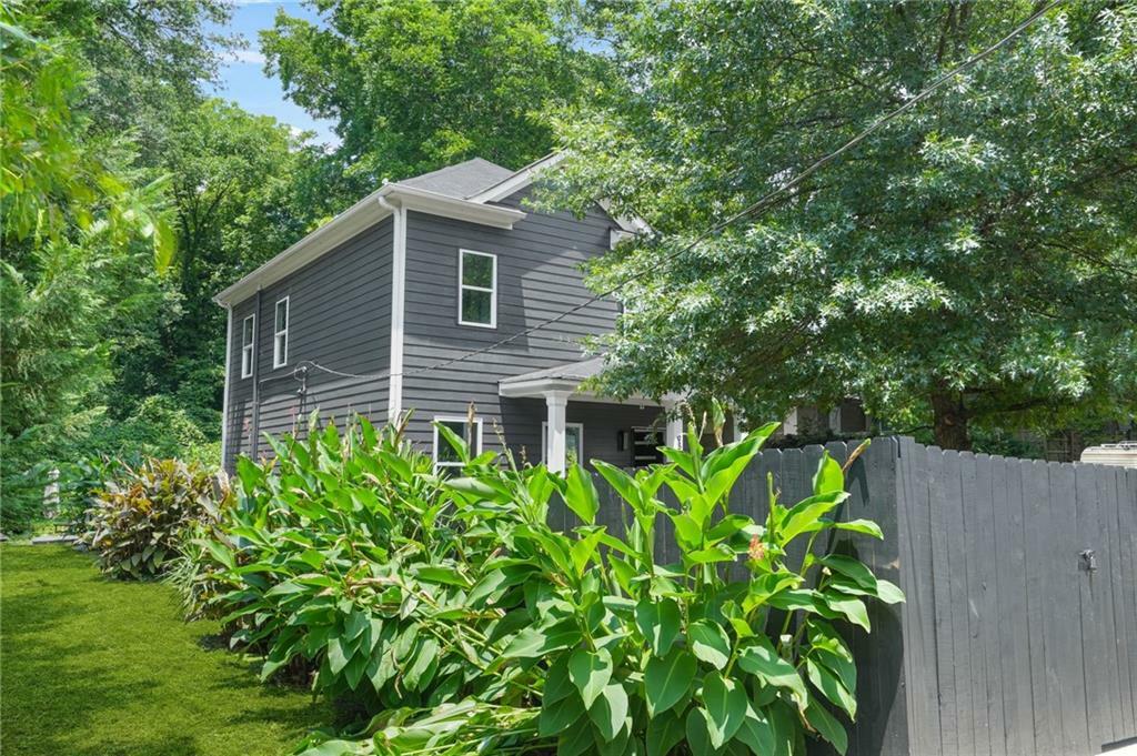 Property Photo: 935 Pelham Street NW GA 30318