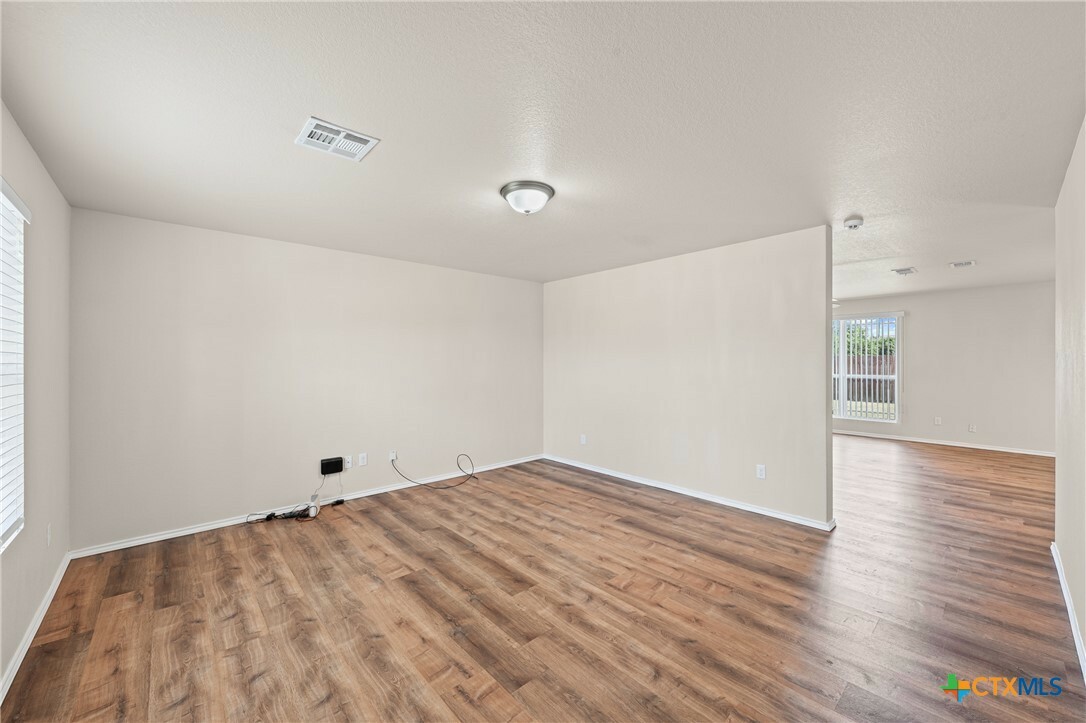 Property Photo: 2205 Bald Eagle Court TX 76549