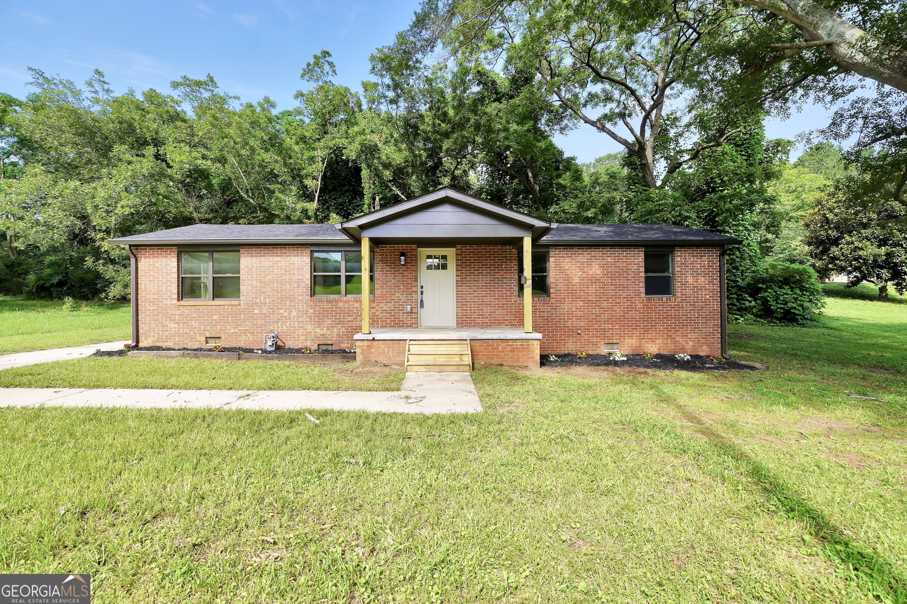 250 Mill Street  Barnesville GA 30204 photo