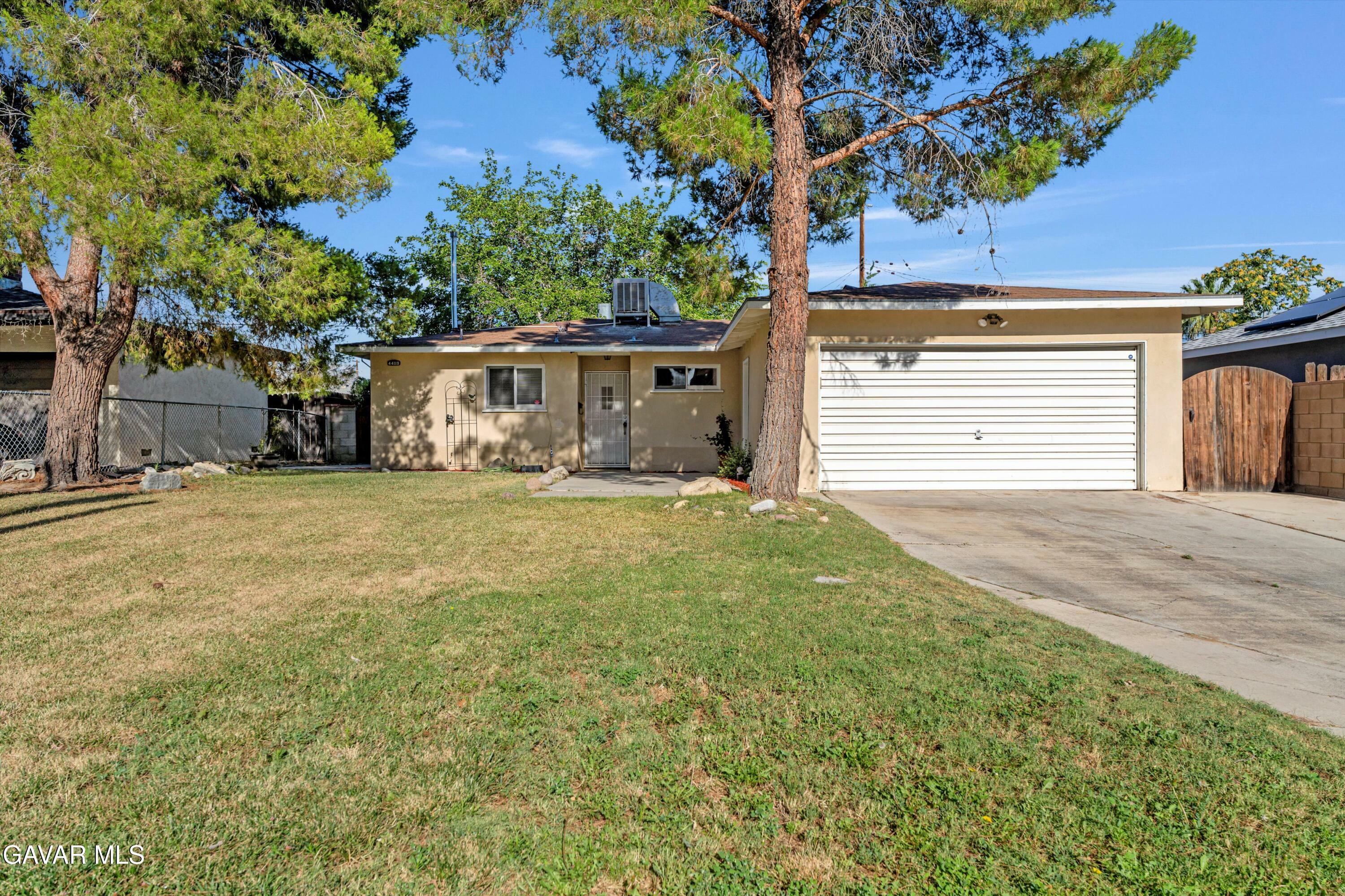 Property Photo:  44119 Fig Avenue  CA 93534 