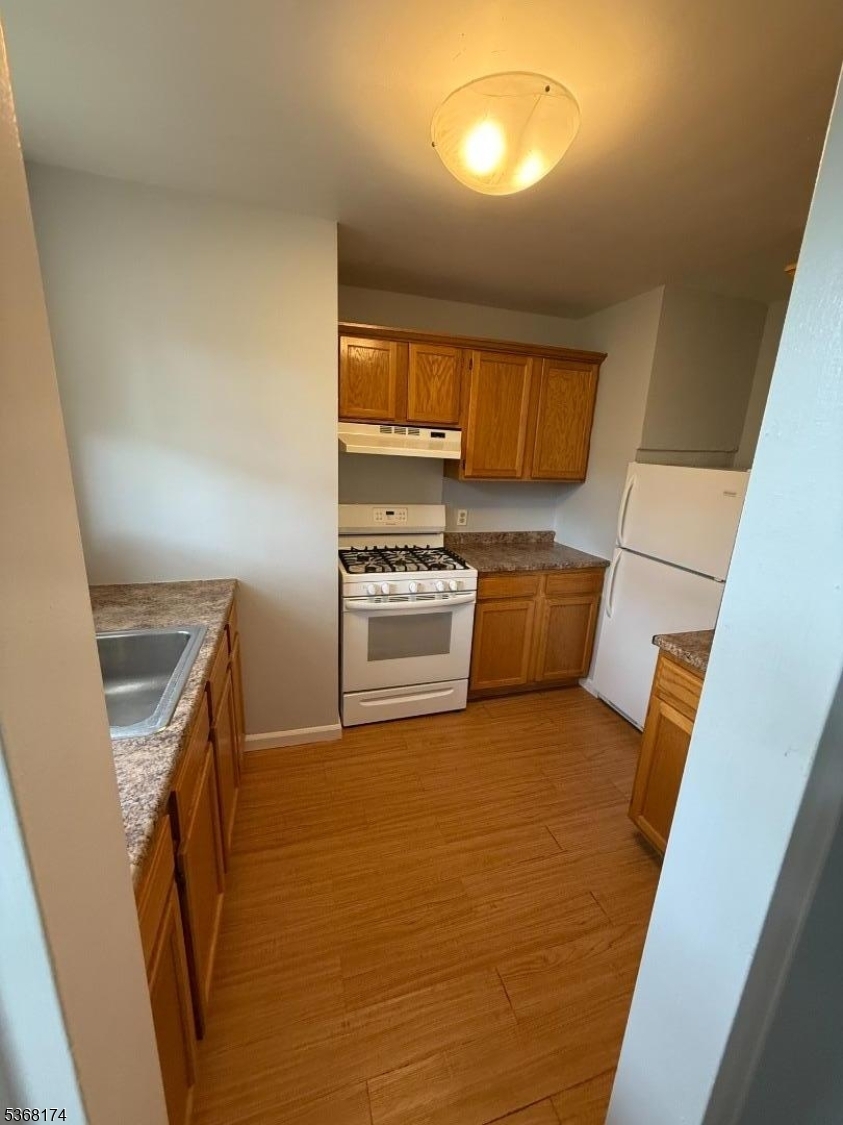 Property Photo: 160 Gordonjhurst J2 NJ 07043
