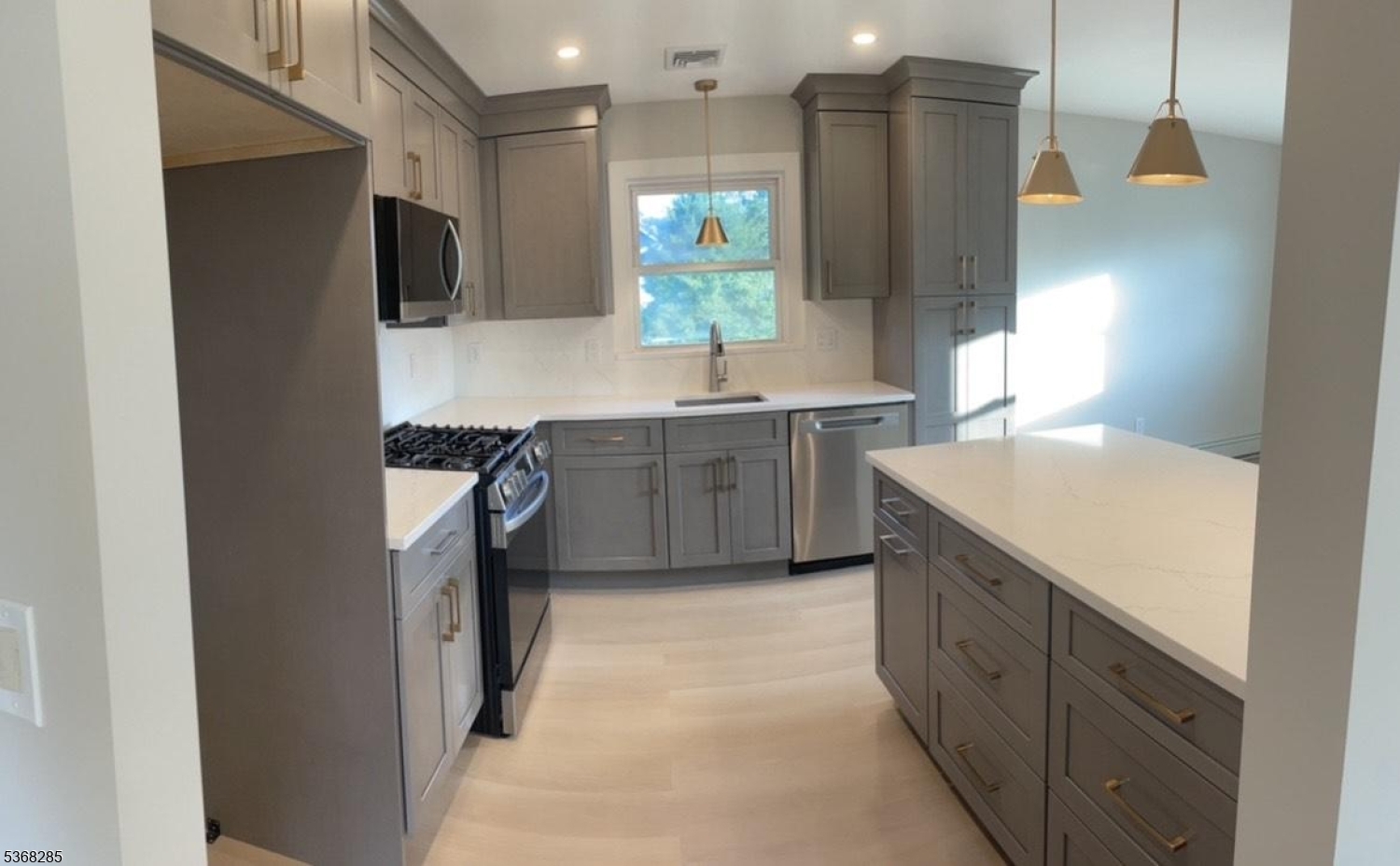Property Photo:  1512 Franklin St 2  NJ 07065 