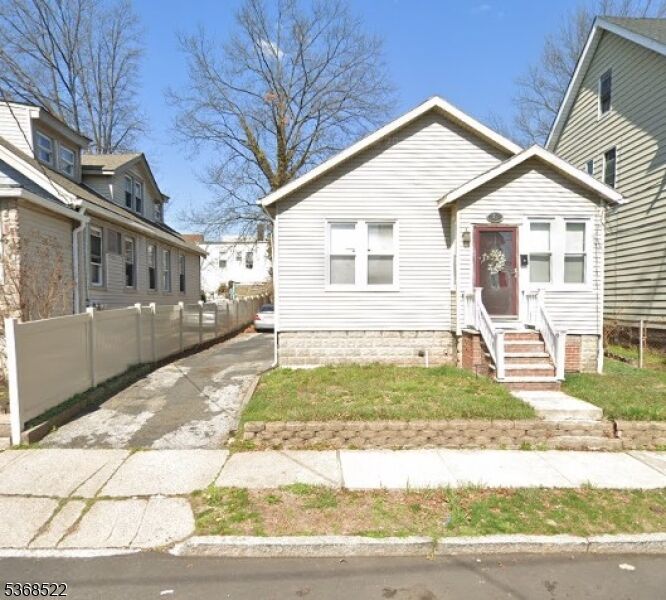 25 Bayview Ave  Newark City NJ 07112 photo
