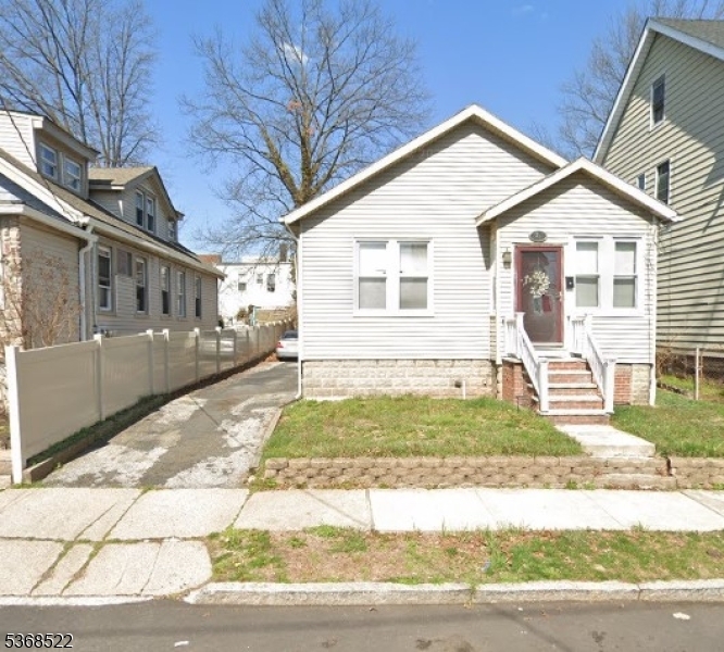 Property Photo:  25 Bayview Ave  NJ 07112 