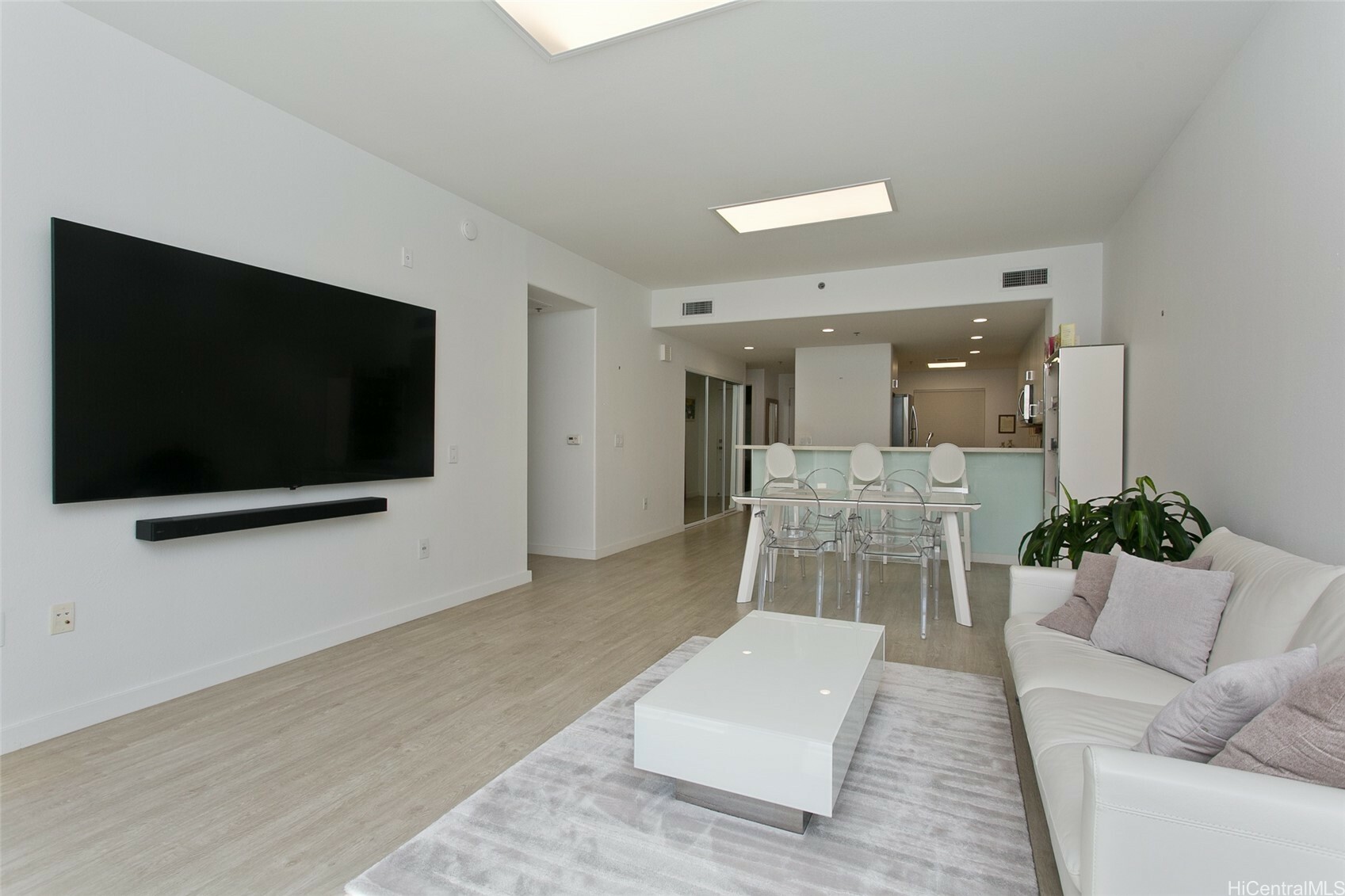 Property Photo:  520 Lunalilo Home Road 8107  HI 96825 