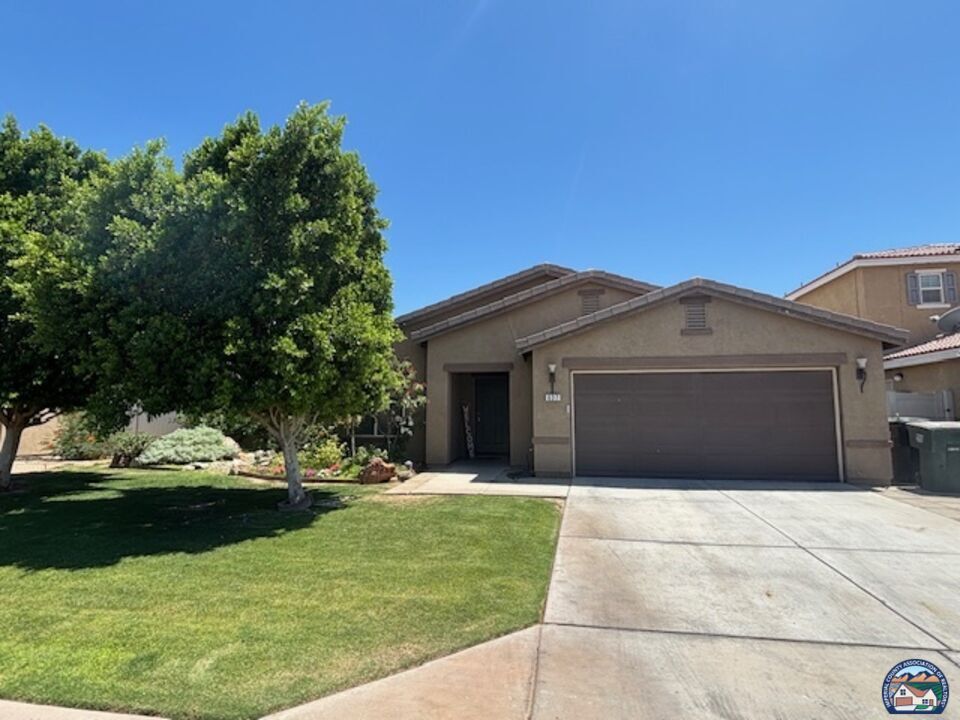 Property Photo: 637 Bahia St CA 92251