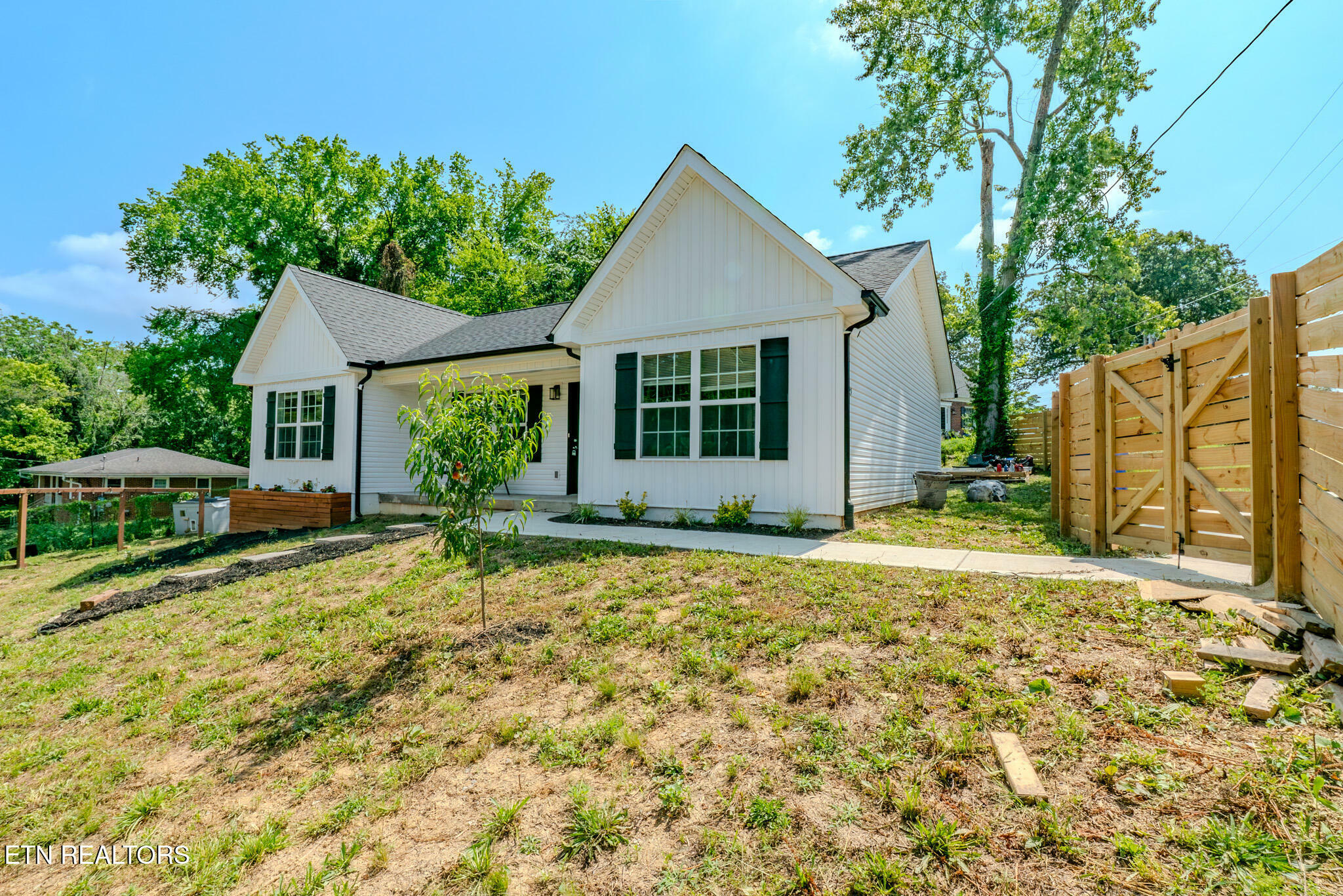 Property Photo:  229 Edgewood Ave Ave  TN 37716 