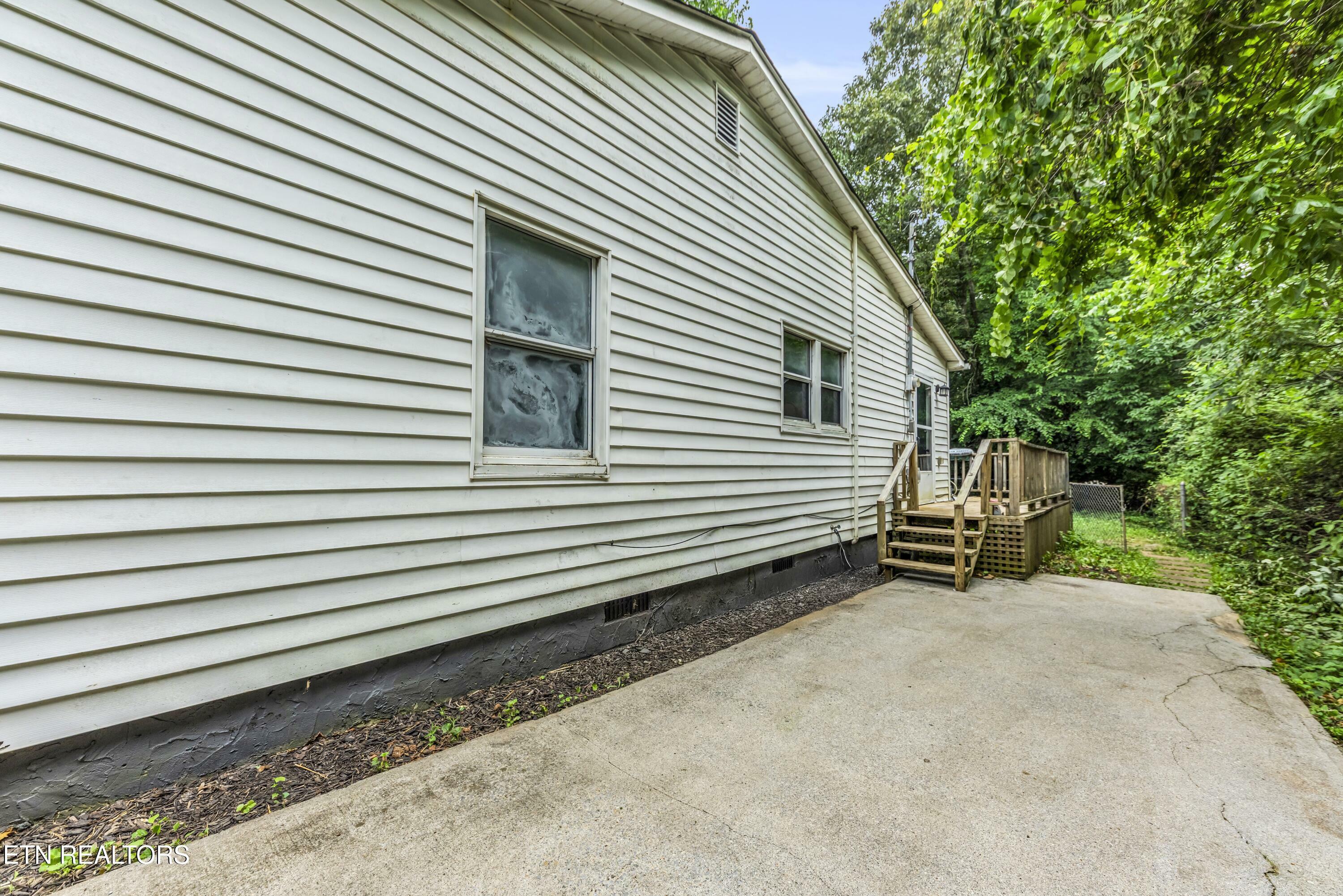 Property Photo: 303 N Walnut St TN 37771