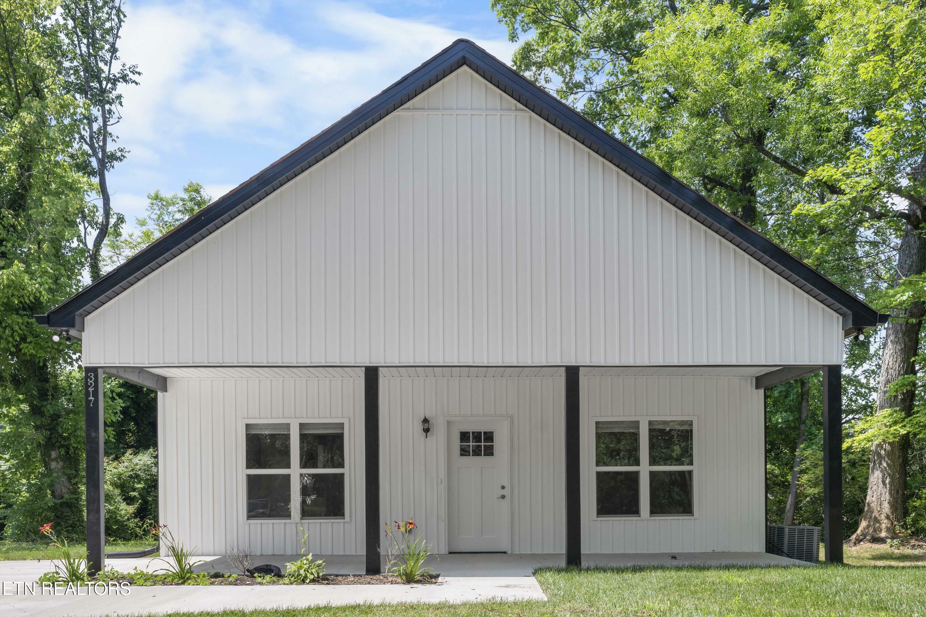 Property Photo: 3217 Linden Ave TN 37914