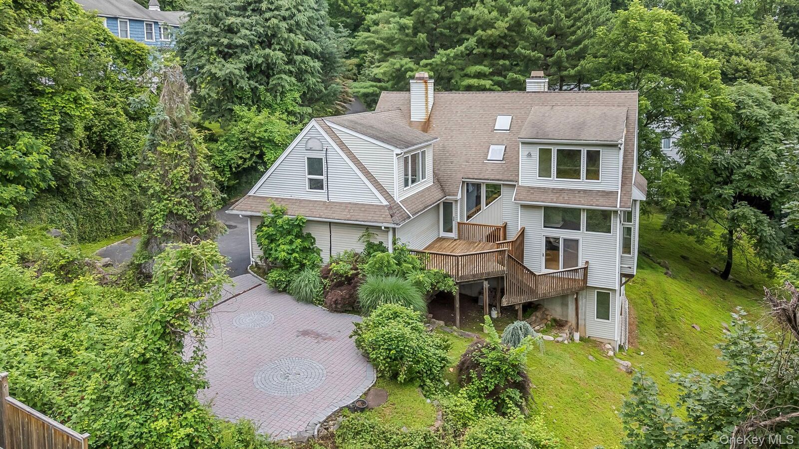 Property Photo:  699 Route 9W S  NY 10960 