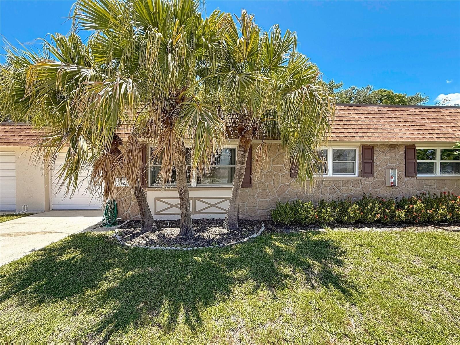 Property Photo: 1102 Cara Drive FL 33771