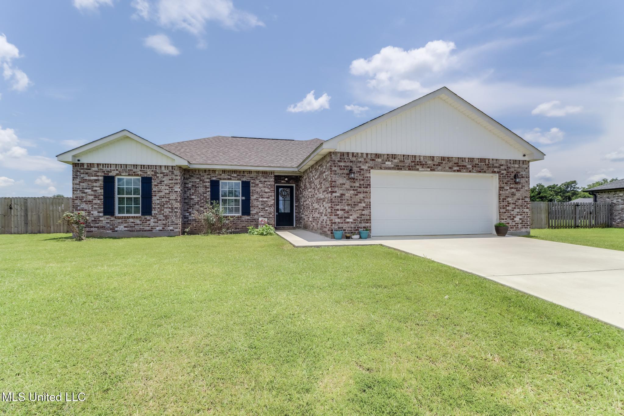 Property Photo:  64 Meadow Path Circle  MS 39466 