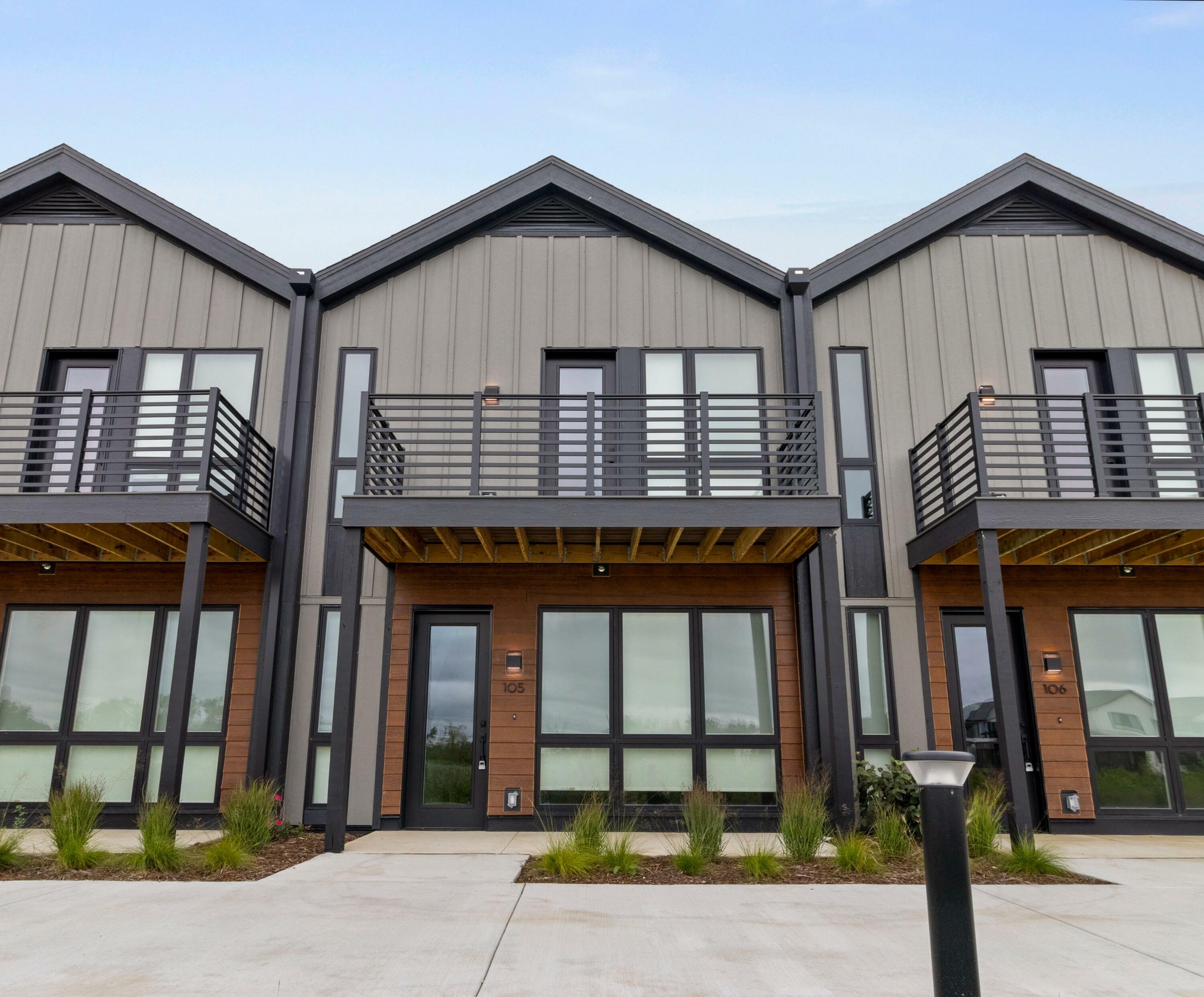 Property Photo: 4163 E Hemlock Dr 105 WI 53154