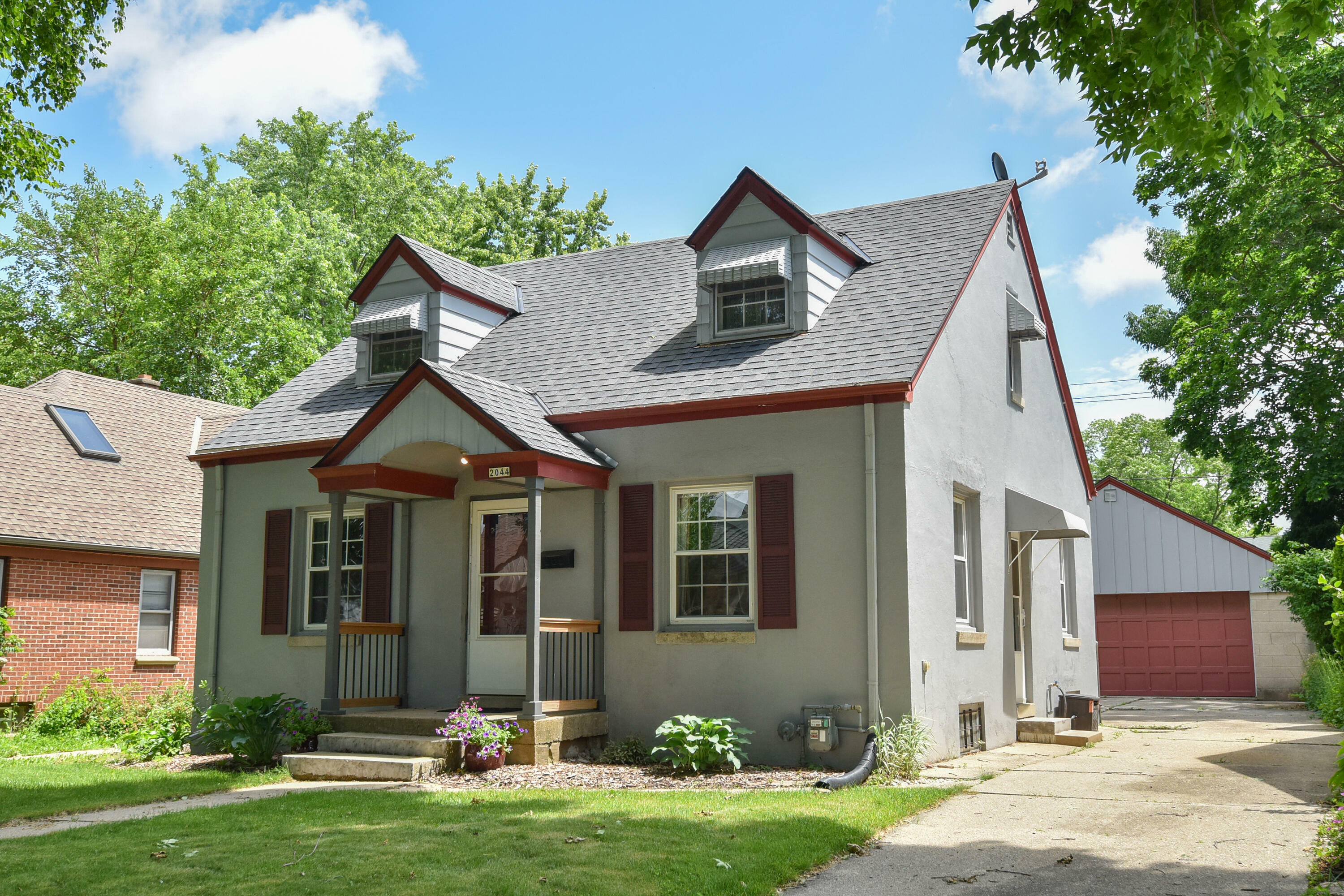2044 S 96th St  West Allis WI 53227 photo