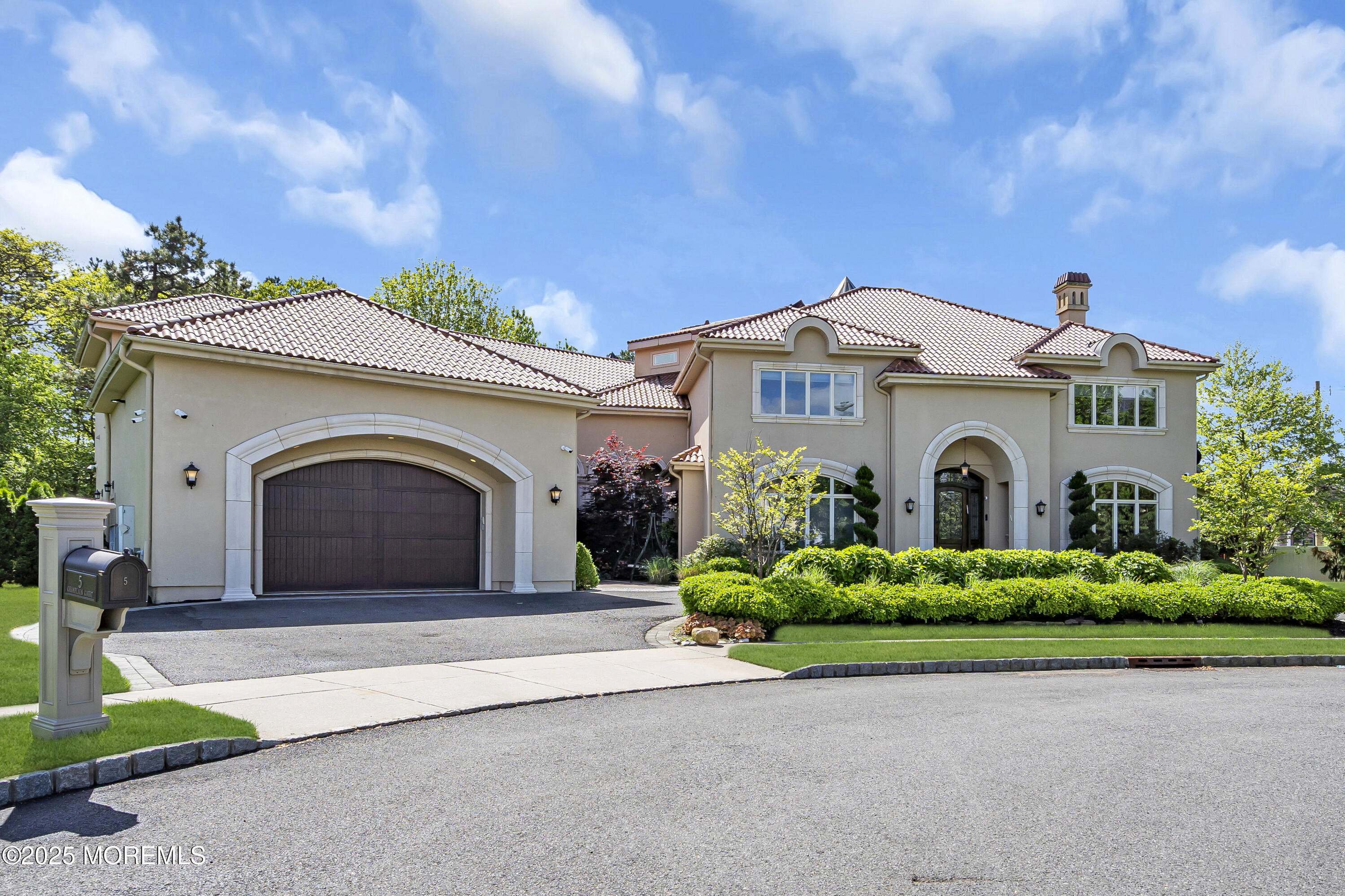 Property Photo:  5 Champlain Court  NJ 08701 