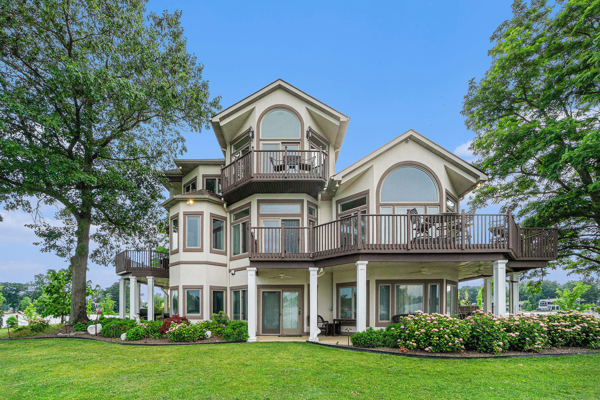 Property Photo: 265 Lakeshore Drive MI 49015