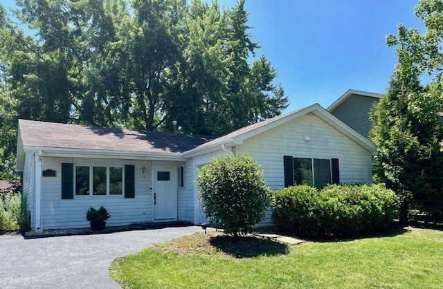 Property Photo: 3105 Fox Hill Road IL 60504