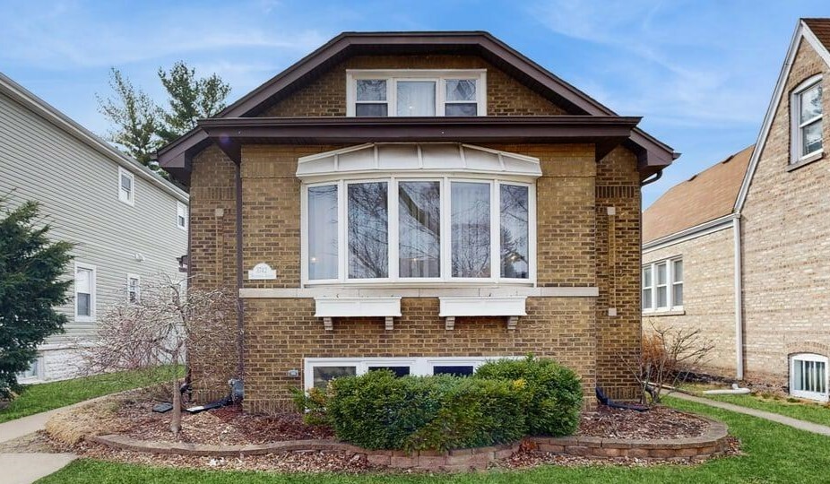 Property Photo: 3742 Wisconsin Avenue IL 60402