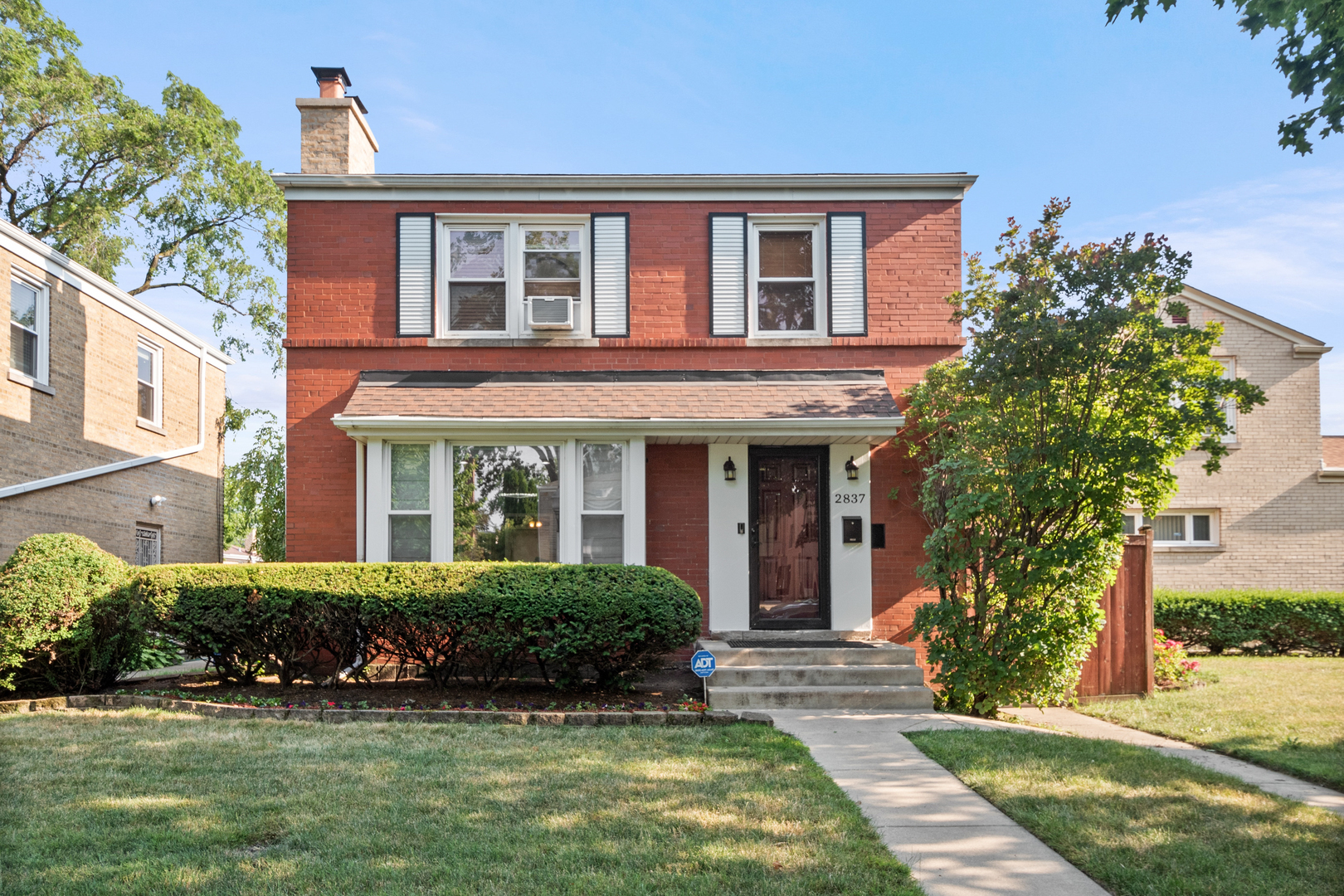 Property Photo: 2837 W Coyle Avenue IL 60645