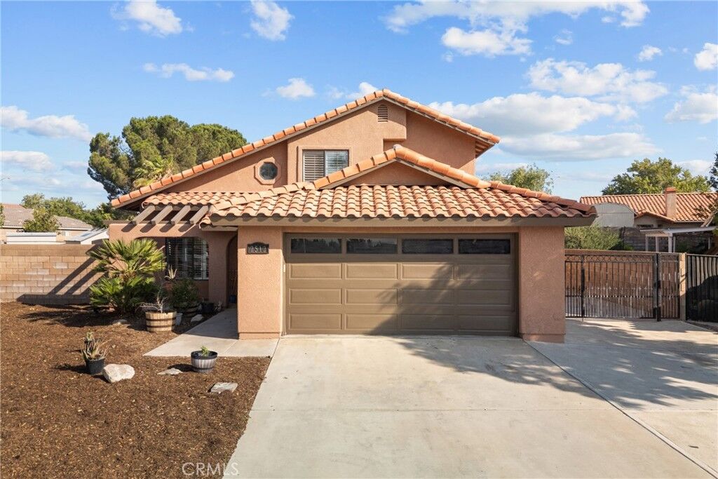 Property Photo: 2512 Mildwood Court CA 93536