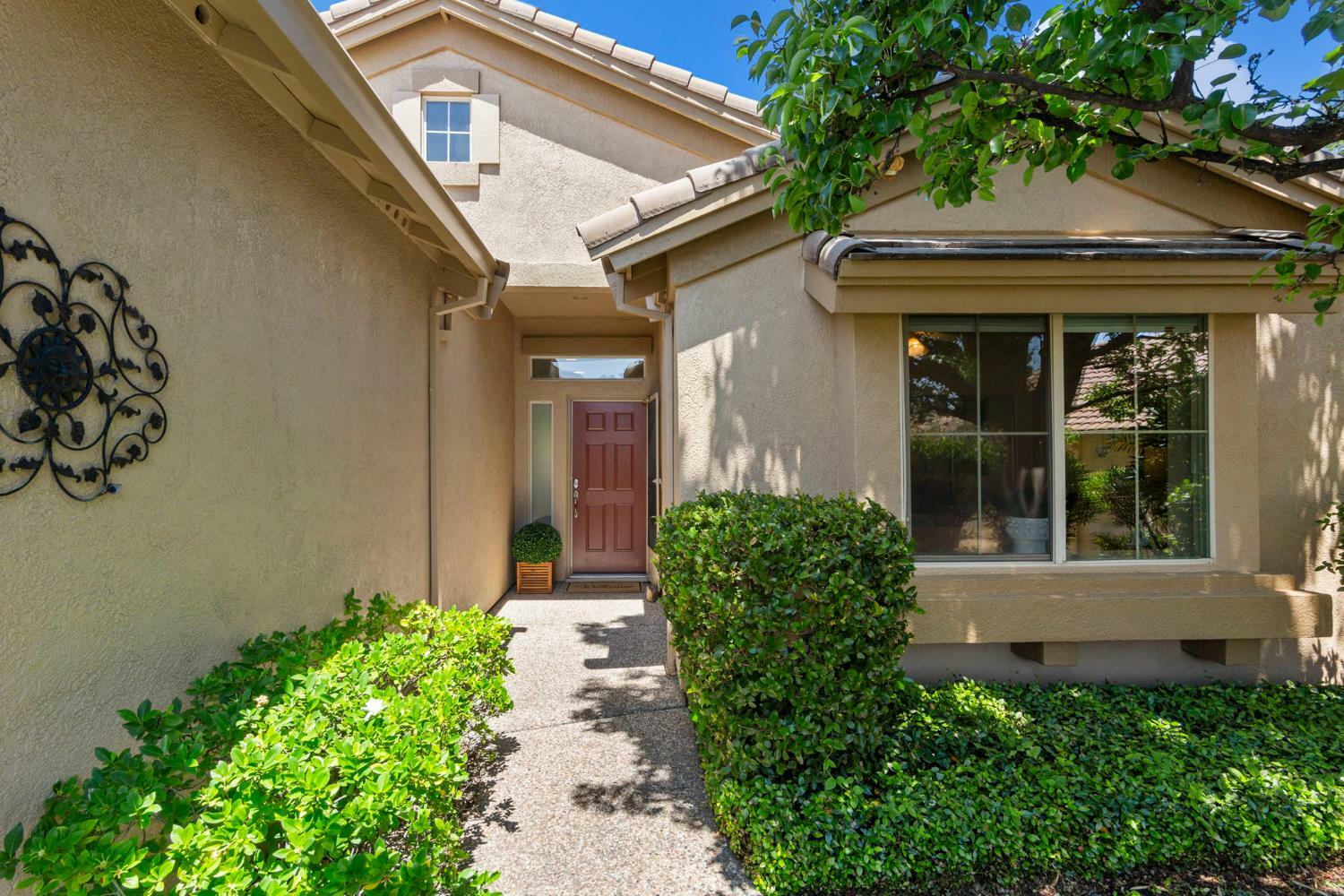 Property Photo: 970 Linnet Court CA 95648