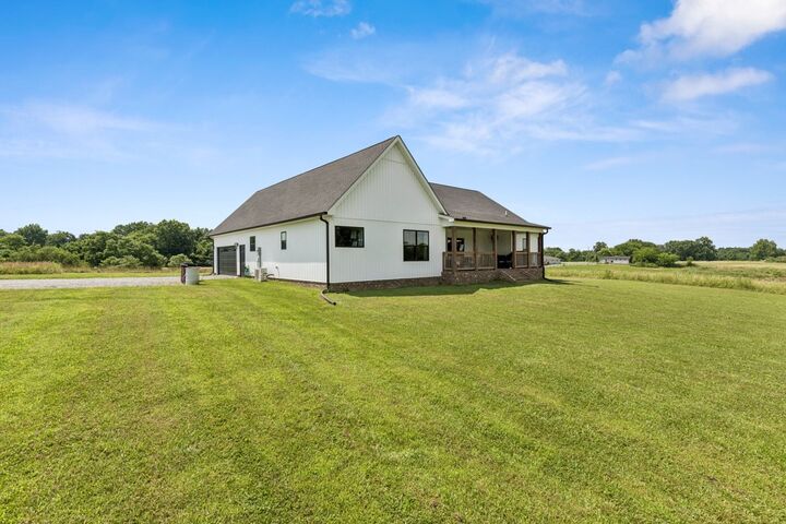 Property Photo: 2590 Oakdale Rd TN 37186
