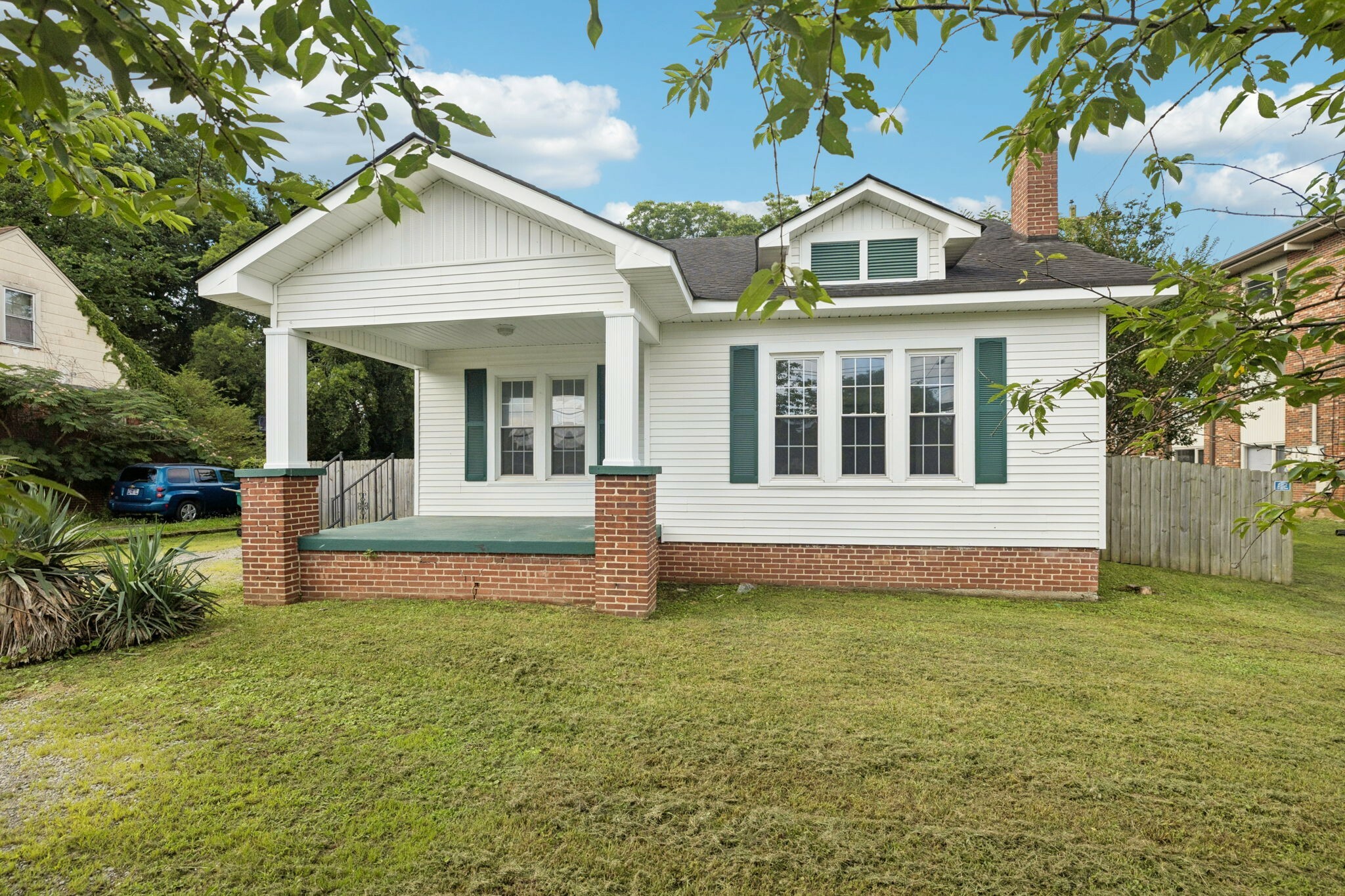 Property Photo: 1221 W Commerce St W TN 37091