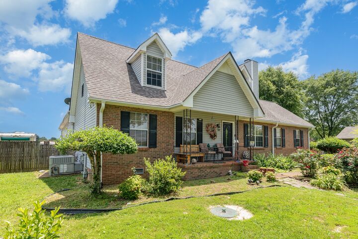 Property Photo:  102 Dawn Ct  TN 37188