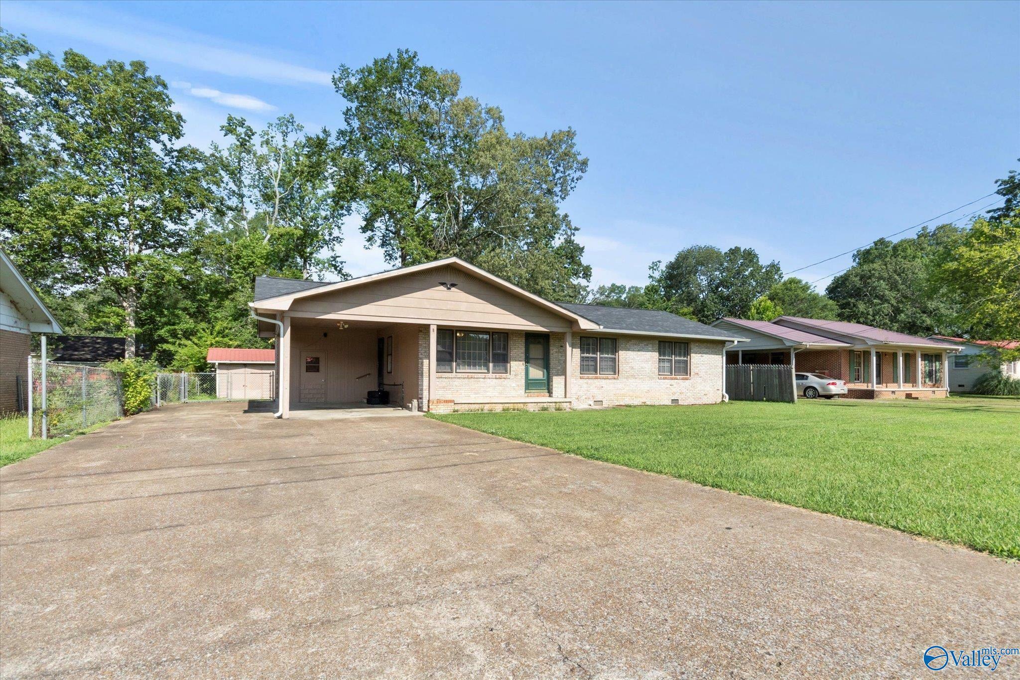 Property Photo: 322 Sharon Street AL 35768