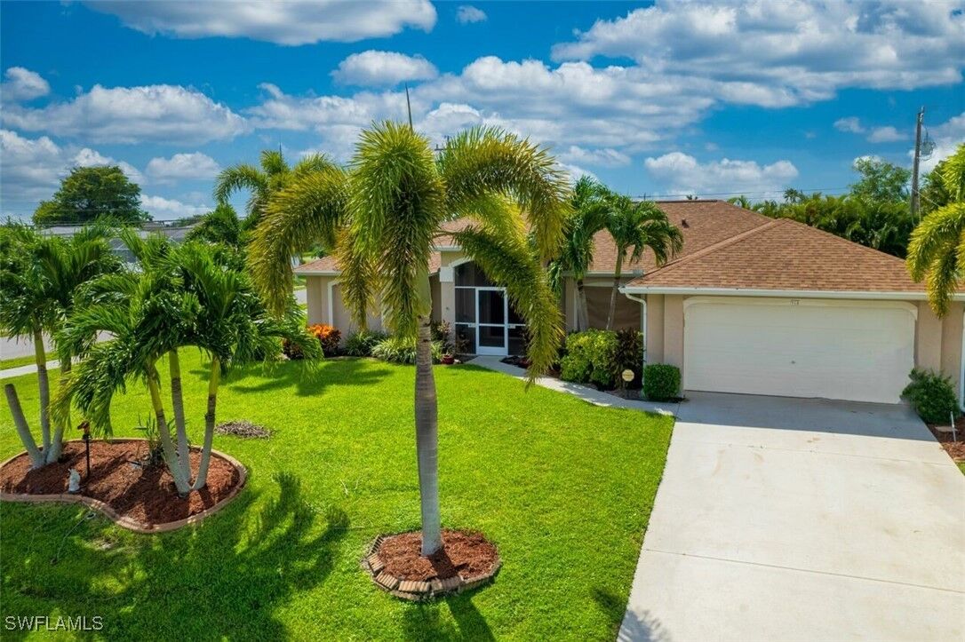 Property Photo: 914 SW 9th Court FL 33991