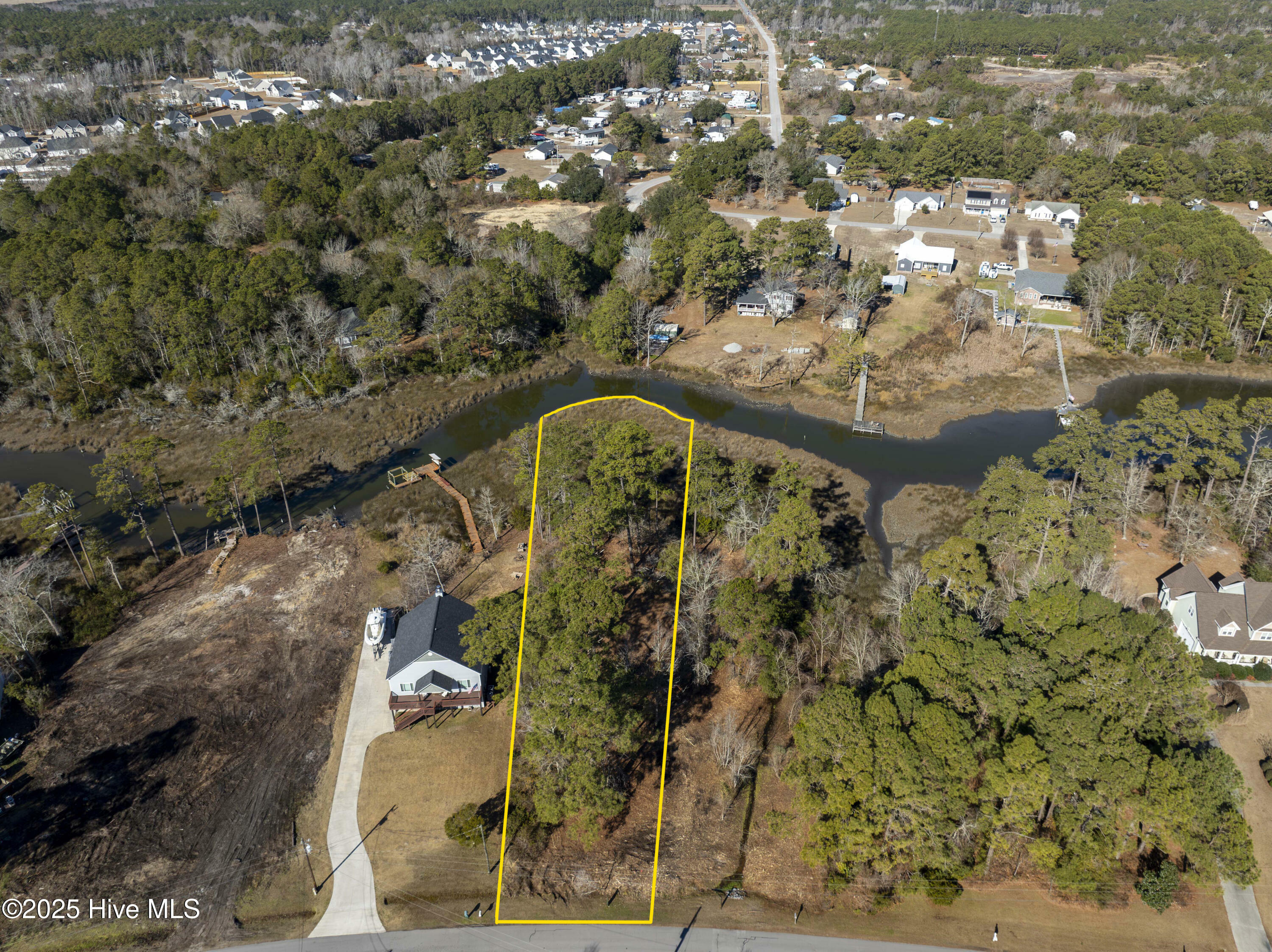Property Photo: 327 Chadwick Shores Drive NC 28460