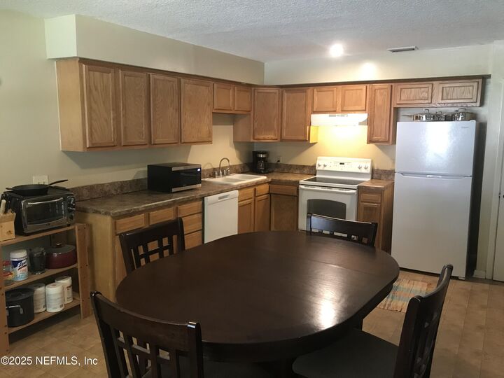Property Photo:  2402 Misty Drive  FL 32211 