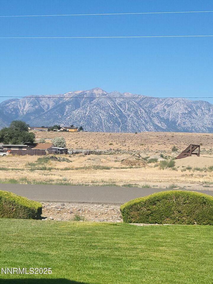 Property Photo: 757 Pinto Circle NV 89410