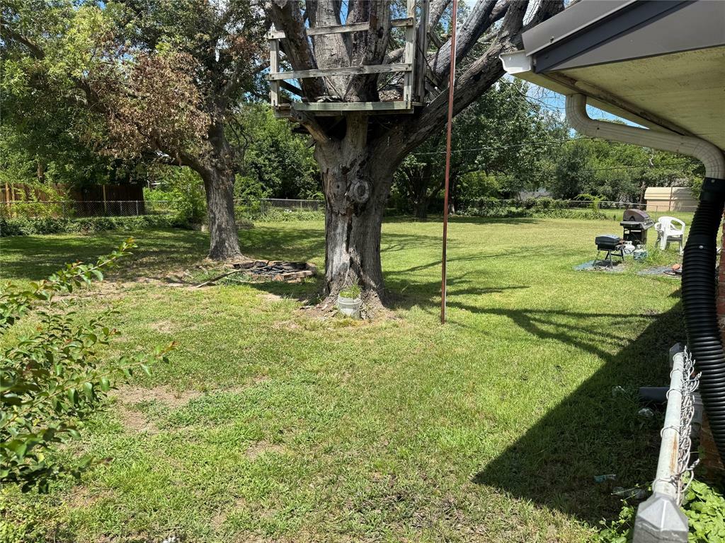 Property Photo: 1910 Jefferson Street TX 75428