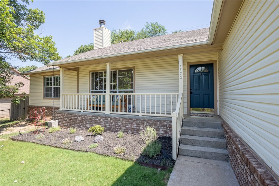 Property Photo: 2472 W Jane Circle Drive AR 72704