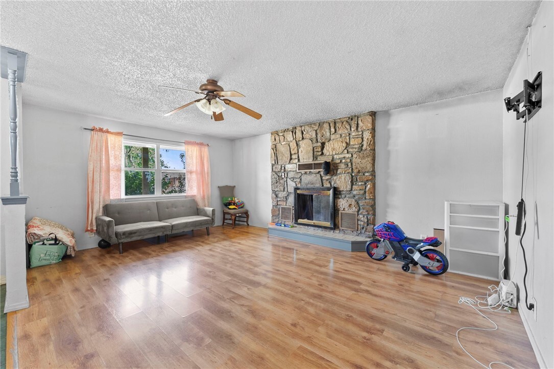 Property Photo:  2305 S 16th Street  AR 72758 