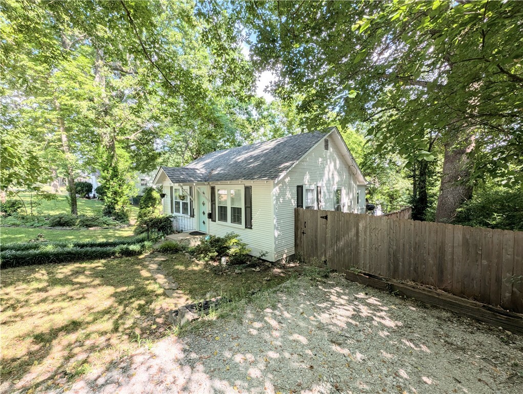 Property Photo: 707 W South Avenue AR 72601