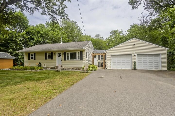 Property Photo:  124 North St  MA 01519 