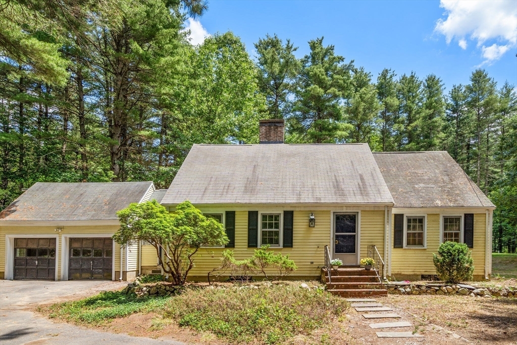 Property Photo: 10 Taylor Lane MA 02030